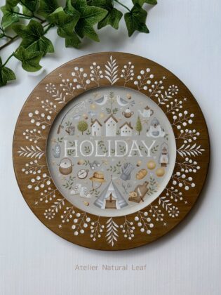 ホリデイのラウンドプレート デザイン出口むつみ先生